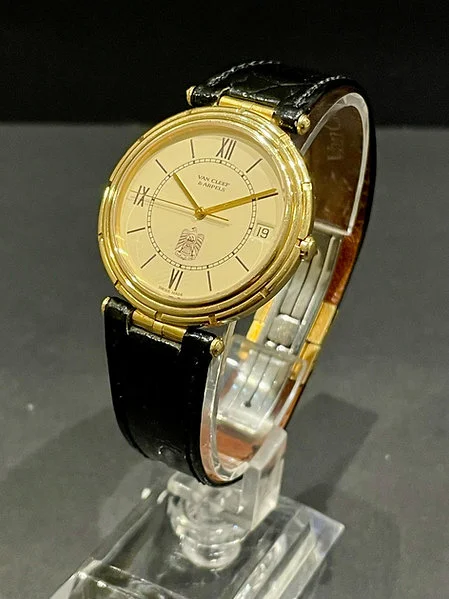 Preowned Van Cleef UAE Special Edition Full Gold Very Rare - Image 3