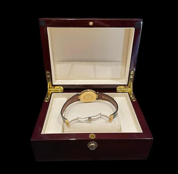 Preowned Van Cleef UAE Special Edition Full Gold Very Rare - Image 4