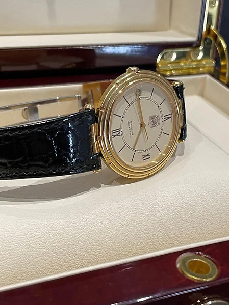 Preowned Van Cleef UAE Special Edition Full Gold Very Rare - Image 5