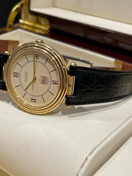 Preowned Van Cleef UAE Special Edition Full Gold Very Rare - Image 6
