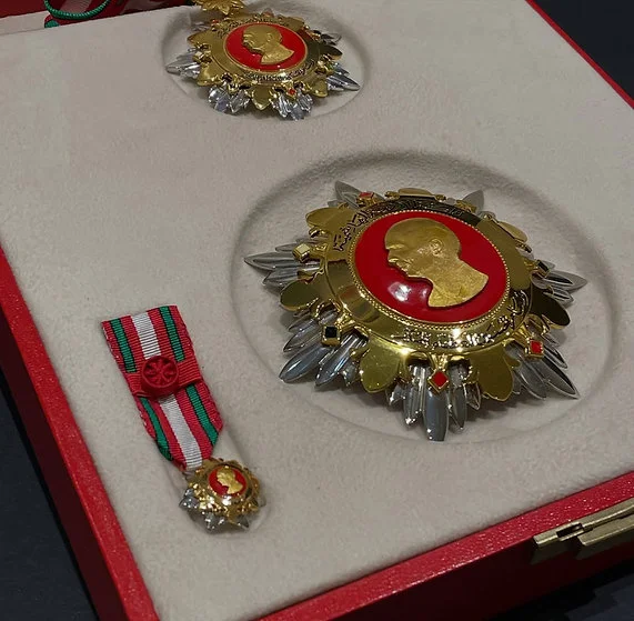 Rare Royal Order King Hussein Medal For Distinguished Giving - Al Tamaeoz - Image 3