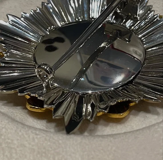 Rare Royal Order King Hussein Medal For Distinguished Giving - Al Tamaeoz - Image 9